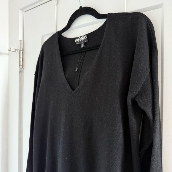 Lord & Taylor black merino wool V-neck relaxed fit sweater - Large NWT - Picture 3 of 6